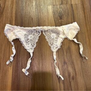 Vintage Frederick’s of Hollywood White Garter Belt One Size Lace Bridal